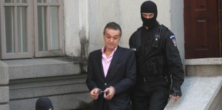Gigi Becali rămâne în arest