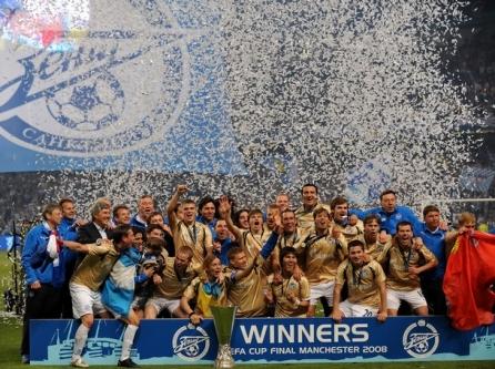 Cupa UEFA /  Zenit Sankt Petersburg restituie trofeul câştigat sezonul trecut