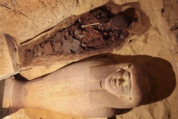 Zeci de mumii, "în vârstă" de 4.000 de ani, descoperite în apropierea unei oaze