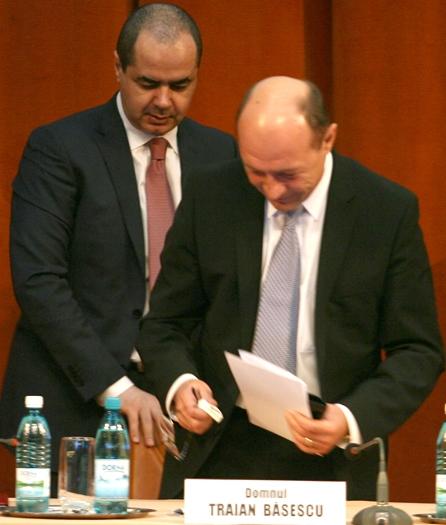 Consilierii lui Băsescu, cocoţaţi în funcţii