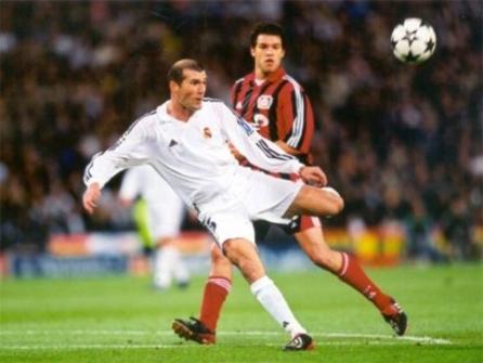 Zinedine Zidane se reîntoarce pe Santiago Bernabeu (Video)