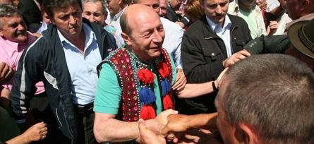 Traian Băsescu – indecis, Emil Boc – la încălzire