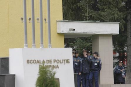 Absolvenţi traşi pe dreapta la Şcoala de Poliţie Câmpina