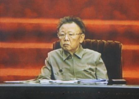 Daily Mail: Kim Jong-Il foloseşte armele nucleare pentru a nu avea soarta lui Nicolae Ceauşescu