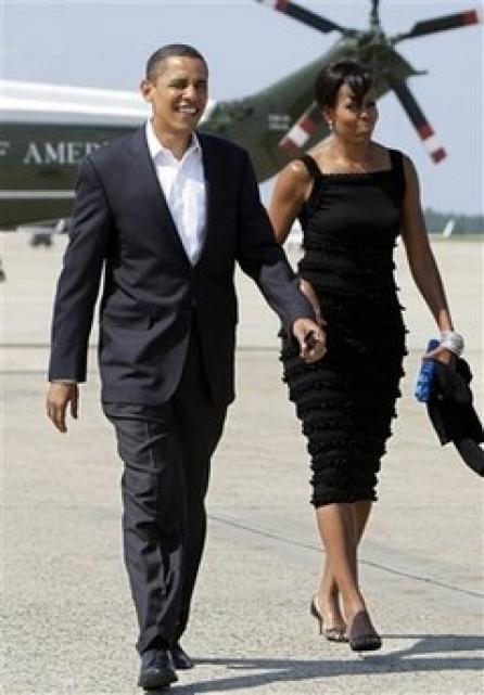 Obama îşi scoate nevasta la teatru pe banii contribuabililor