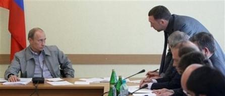 Lungul braţ al Kremlinului loveşte-n oligarhii ruşi