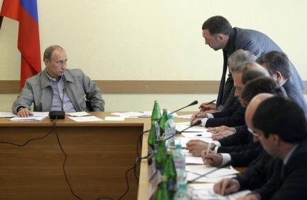Putin umileşte un oligarh!