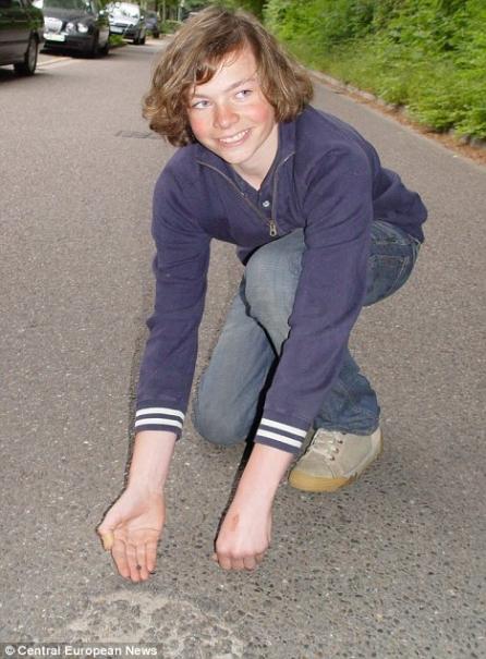 Un adolescent din Germania, lovit de meteorit în drum spre şcoală