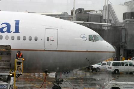 Căpitanul unei aeronave Continental Airlines a decedat in timpul zborului!