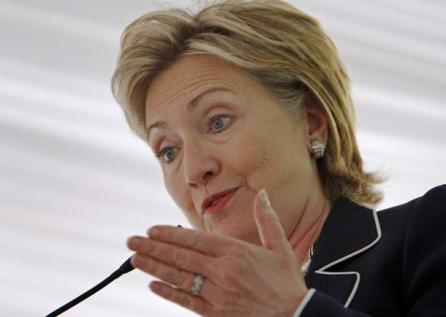 Hillary Clinton şi-a fracturat cotul drept în timpul unei căzături