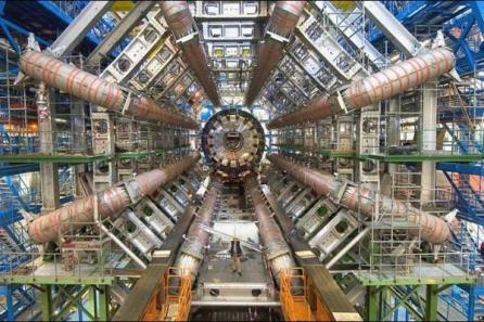 Acceleratorul de particule LHC, gata de a fi repus în funcţiune