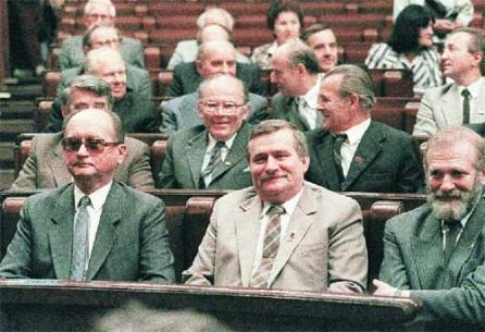 George Bush şi François Mitterrand au susţinut alegerea lui Wojciech Jaruzelski