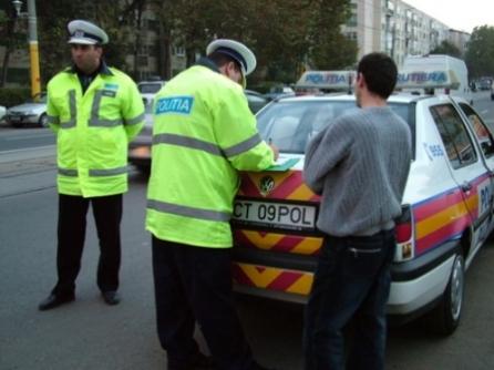 Percheziţii la Poliţia Rutieră Constanţa: 50 de agenţi, suspectaţi de corupţie (Video)