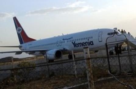 Mai mulţi tineri blochează decolarea unui avion al companiei Yemenia