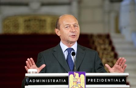 "Birocraţii" se zburlesc la Băsescu