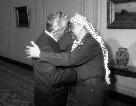 Yasser Arafat, în vizită de lucru la Bucureşti