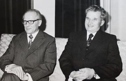 Honecker părăseşte în grabă Summit-ul Pactului de la Varşovia, din motive de sănătate