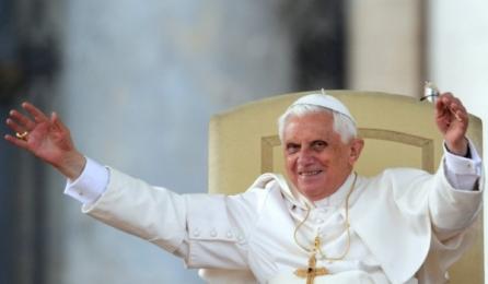 Papa Benedict al XVI-lea, internat la spitalul din Aosta