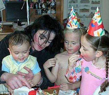 Copiii lui Michael Jackson intră în custodia mamei fostului star