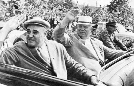 Ceauşescu îi critica pe sovietici pentru "Sovromurile" din anii ’50