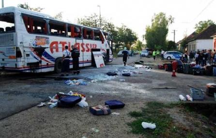 Szeged / 12 persoane rănite în urma răsturnării unui autocar din România