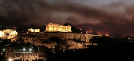 Flăcările ard porţile Atenei!
