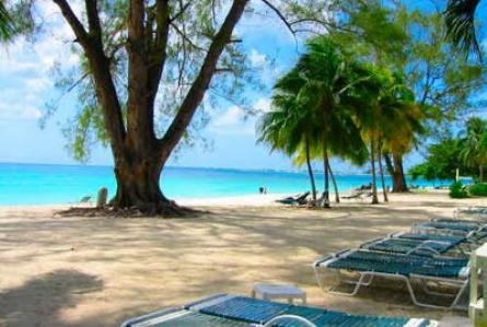 Insulele Cayman, în pragul falimentului