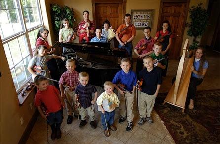 Cea mai mare familie americană aşteaptă al 19-lea copil