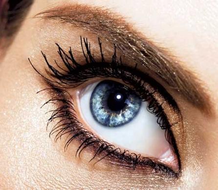 Pensarea sprâncenelor, o adevărată artă 18377667