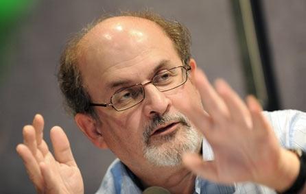 Rushdie vine în România