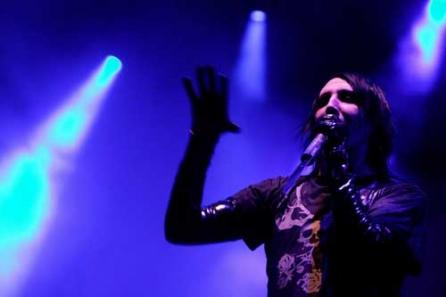 Marilyn Manson este bolnav de gripă porcină