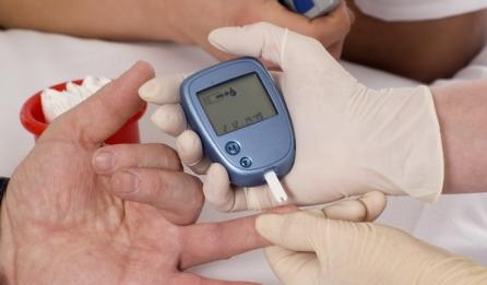 Diabeticii, prădaţi de medici şi farmacişti