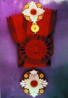 O crizantemă imperială din "Ţara Soarelui Răsare"