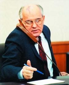 Gorbaciov declară starea de criză