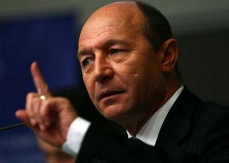 Băsescu: "Comunitatea de afaceri nu este Făt-Frumos pe un cal alb"