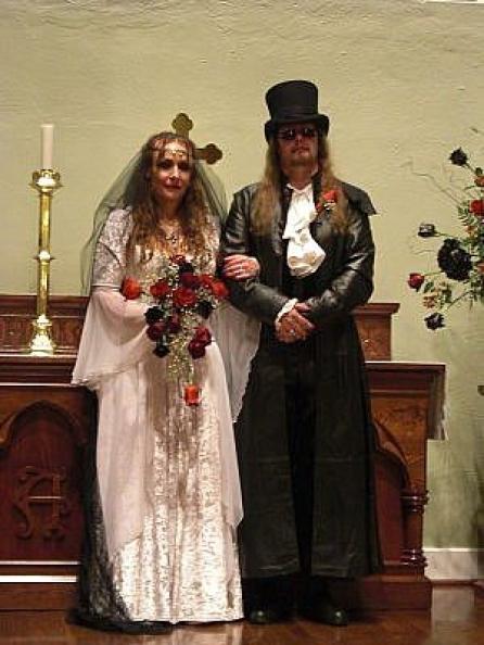 Ceremonie inedită: Nuntă între vampiri