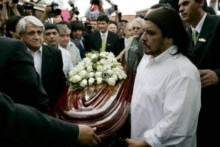 Maradona a participat la funerariile cântăreţei Mercedes Sosa
