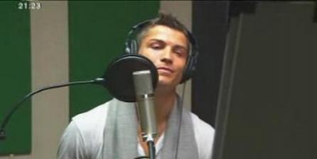 Linişte! Cristiano Ronaldo cântă "Amor Mio"