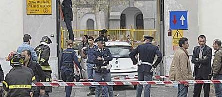 Milano: Atentat asupra unei cazărmi a carabinierilor