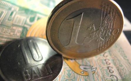  Euro a depăşit pragul de 4,3 lei, pentru prima dată în ultimele opt luni
