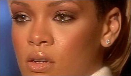 VIDEO: Rihanna vorbeşte despre trauma cauzată de Chris Brown!