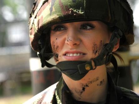 Soldatul Katrina Hodge a ajuns Miss Anglia