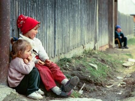 350.000 de copii din România trăiesc în sărăcie absolută