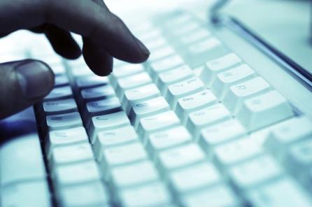 Un hacker român a atacat serverul Symantec