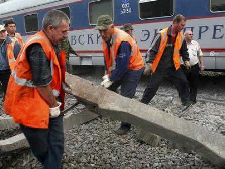 Rusia: 39 de morţi în urma deraierii unui tren