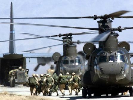 Obama dă verde pentru încă 30.000 de soldaţi americani în Afganistan