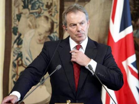 Tony Blair, acuzat de atitudine "linguşitoare" faţă de SUA