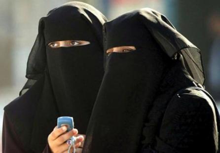 Franţa va interzice burka în clădirile publice