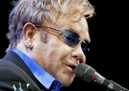 Anul viitor, Elton John va concerta în Bucureşti