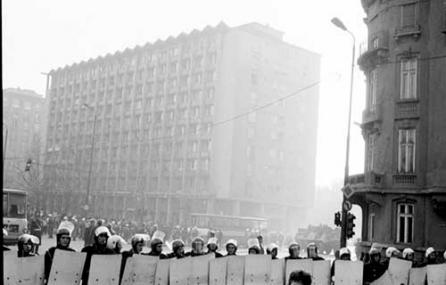 Revoluţia Română: 1989 18385846